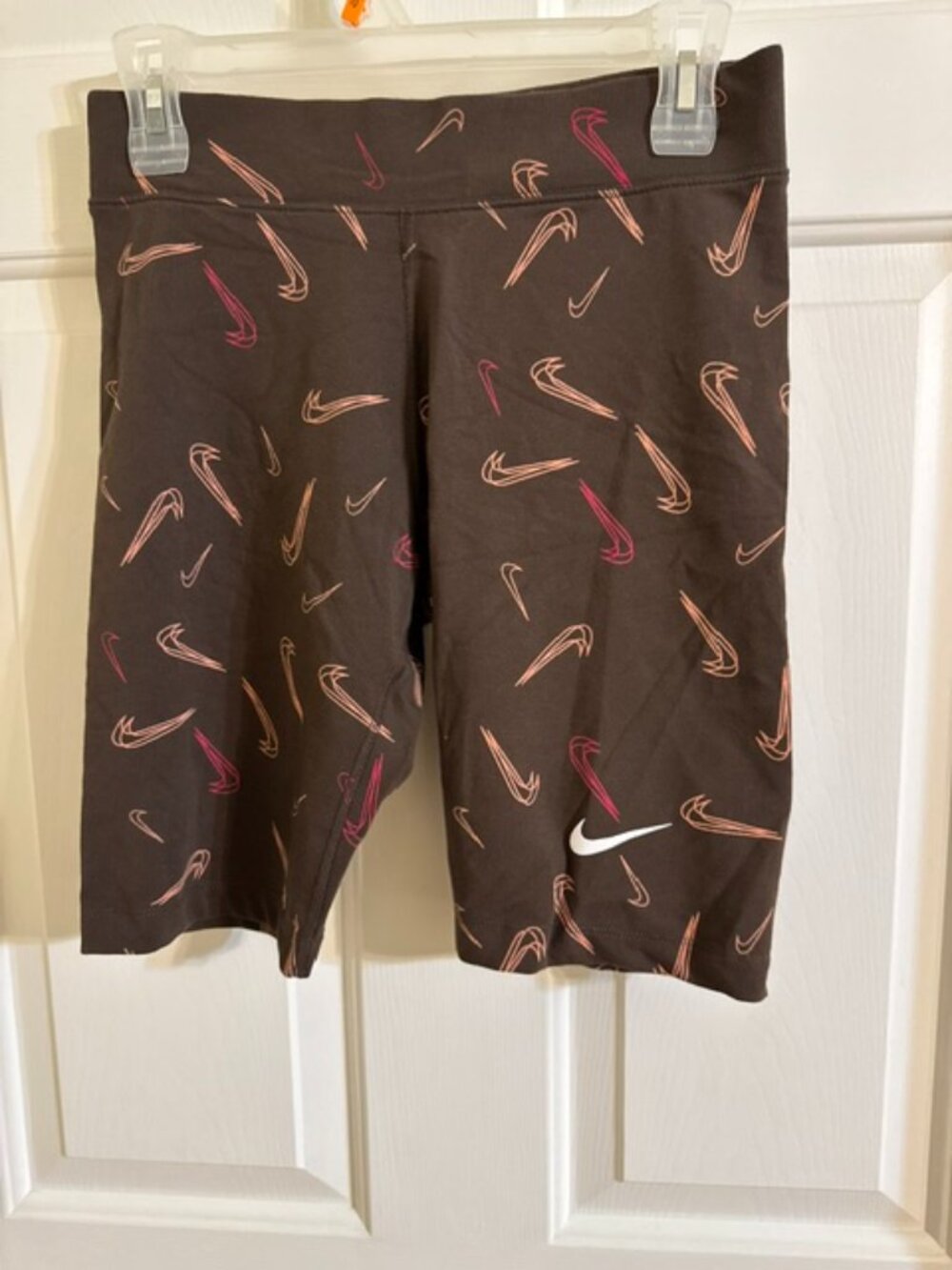 NWOT Nike Sportswear Essential Mid-Rise Printed Bike Shorts Brown Pink Sz M